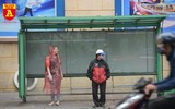 Hà Nội: Nhiều khách nước ngoài vẫn thờ ơ với khẩu trang nơi công cộng